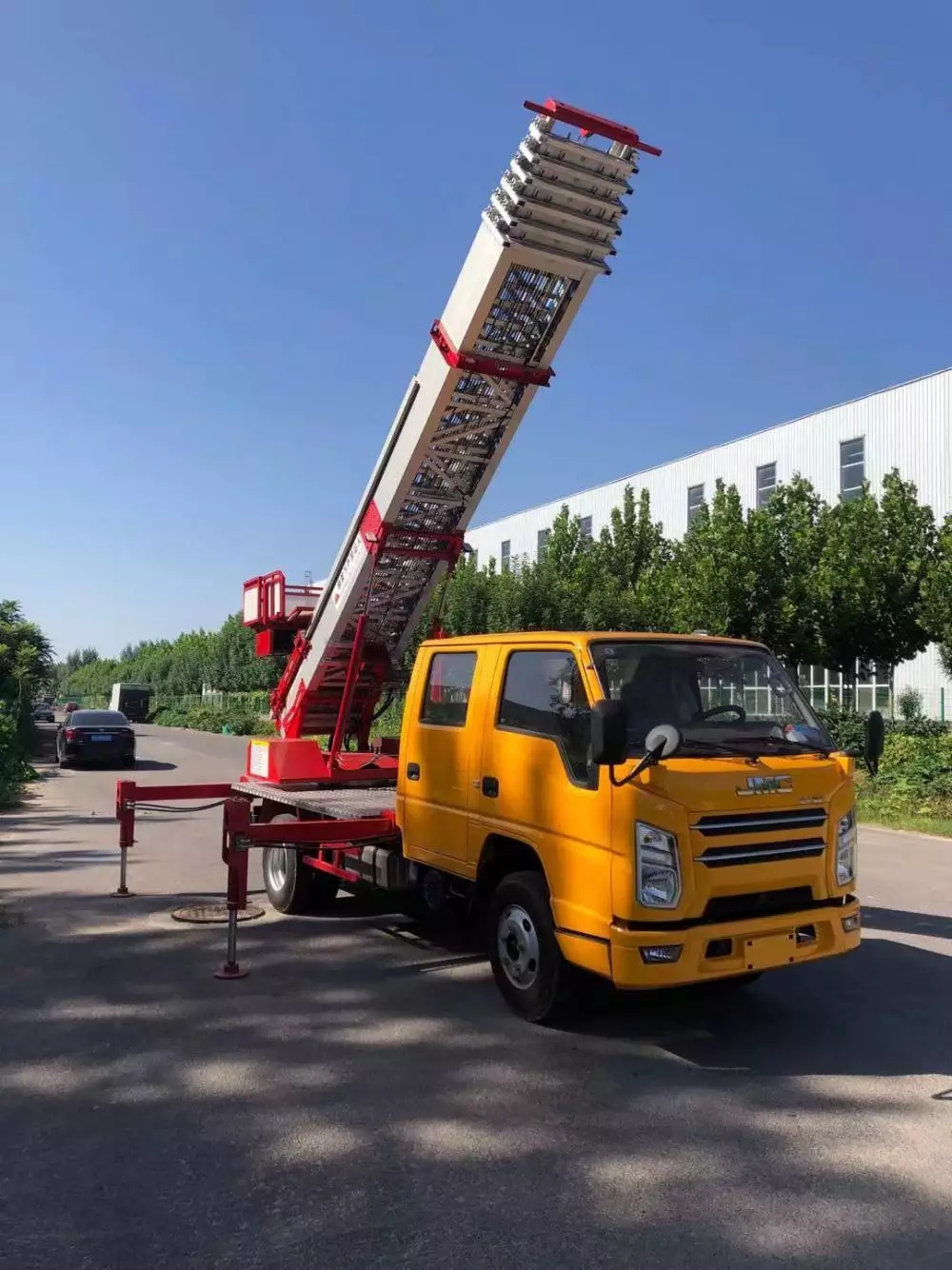 南区街道附近的云梯车出租服务：轻松解决高空作业需求