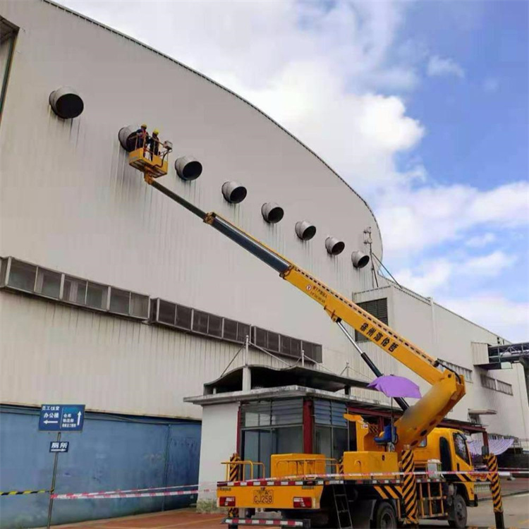 南区街道高空作业车出租服务：专业广告牌安装解决方案